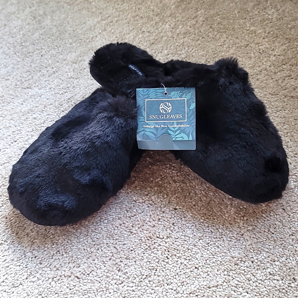 Snugleaves Black Fuzzy Slippers Size 9-10 NWT